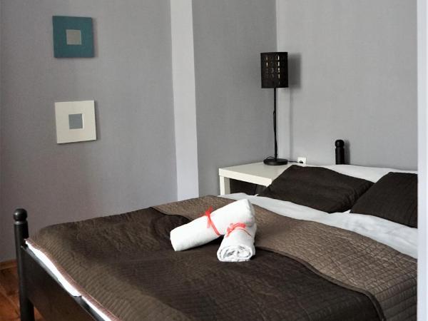 Explorer Hostel & Apartment Stare Miasto OLD TOWN 24H #don't be a tourist, be an Explorer! : photo 6 de la chambre chambre quadruple avec salle de bains privative