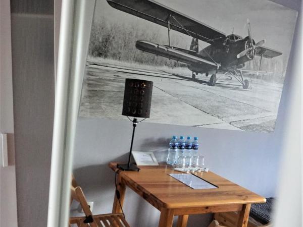 Explorer Hostel & Apartment Stare Miasto OLD TOWN 24H #don't be a tourist, be an Explorer! : photo 1 de la chambre chambre quadruple avec salle de bains privative