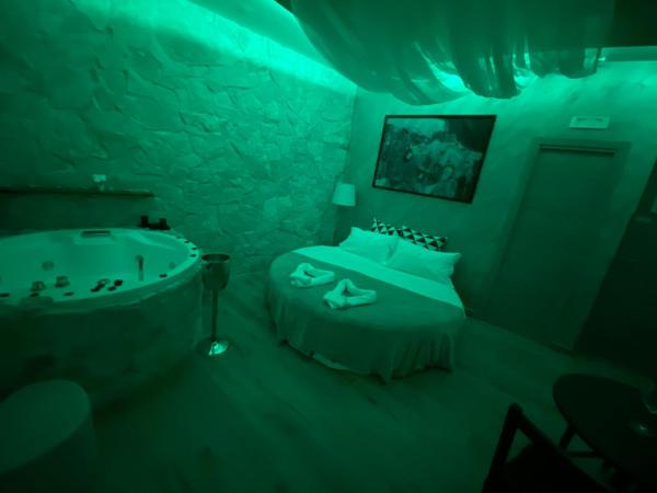 Domus 2 : photo 8 de la chambre chambre double avec baignoire spa