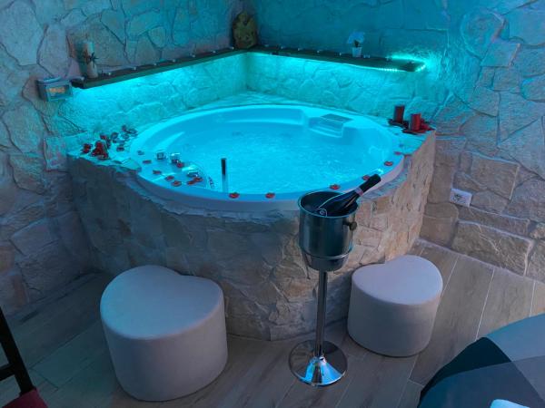 Domus 2 : photo 9 de la chambre chambre double avec baignoire spa