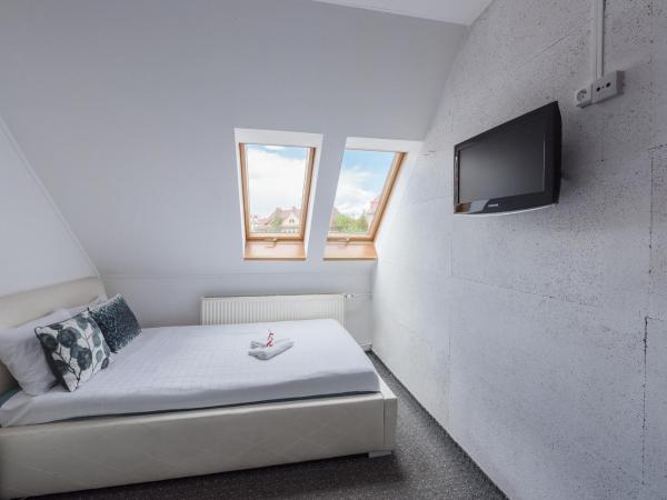 Fitness Hostel Premium : photo 2 de la chambre chambre double avec salle de bains privative