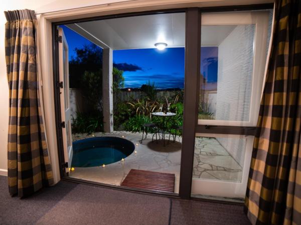 Baycrest Thermal Lodge : photo 4 de la chambre studio king avec piscine thermale