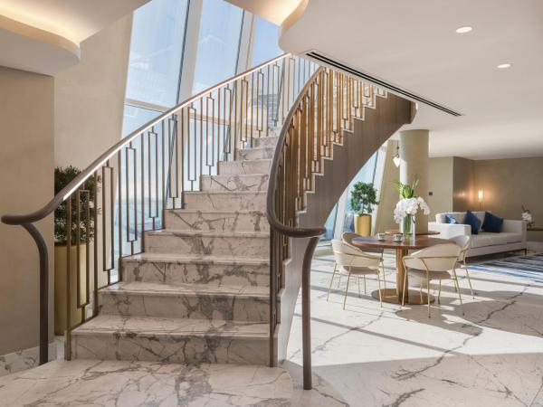 Jumeirah Beach Hotel Dubai : photo 1 de la chambre suite présidentielle en duplex avec balcon privé - comprend le petit-déjeuner et le goûter quotidiens, des boissons et des canapés en soirée, l'accès au salon club avec des rafraîchissements toute la journée et l'accès au parc aquatique wild wad