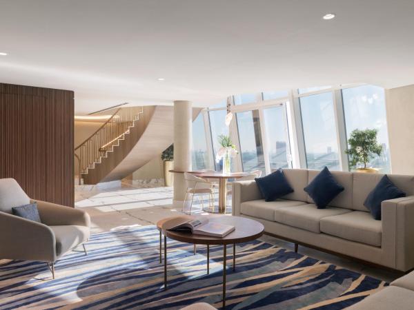 Jumeirah Beach Hotel Dubai : photo 2 de la chambre suite présidentielle en duplex avec balcon privé - comprend le petit-déjeuner et le goûter quotidiens, des boissons et des canapés en soirée, l'accès au salon club avec des rafraîchissements toute la journée et l'accès au parc aquatique wild wad