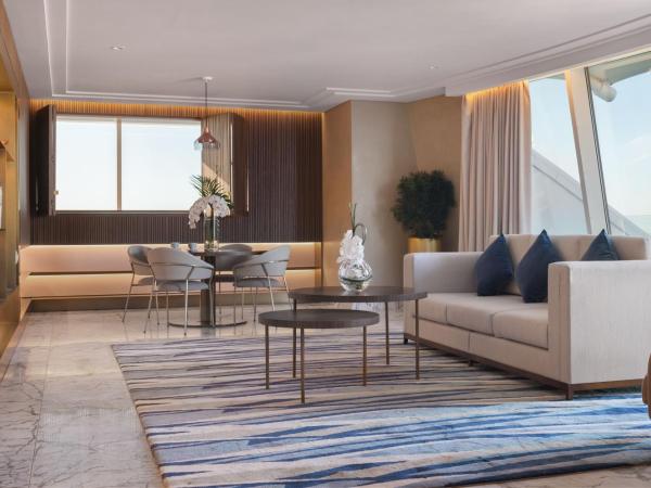 Jumeirah Beach Hotel Dubai : photo 2 de la chambre suite al marsa avec balcon privé - petit-déjeuner et goûter quotidiens, boissons et amuse-bouche en soirée, accès au salon club avec rafraîchissements toute la journée et accès au parc aquatique wild wadi