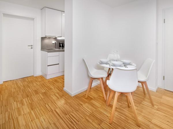 Downtown Suites Kodanska : photo 3 de la chambre hébergement quadruple 2 chambres