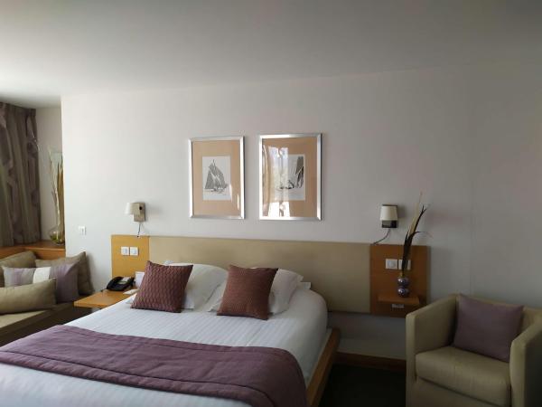 Best Western Premier Hôtel du Vieux-Port : photo 2 de la chambre chambre supérieure lit queen-size