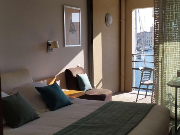 Best Western Premier Hôtel du Vieux-Port : photo 1 de la chambre chambre lit queen-size - vue sur mer