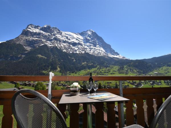 Hotel Cabana : photo 1 de la chambre chambre double supérieure avec balcon - vue sur eiger