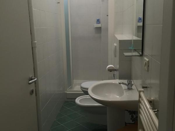 B & B 21 Bologna : photo 1 de la chambre chambre double ou lits jumeaux avec salle de bains privative externe