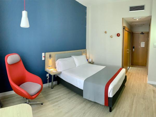 Holiday Inn Express Ciudad de las Ciencias, an IHG Hotel : photo 1 de la chambre chambre double standard - accessible aux personnes à mobilité réduite