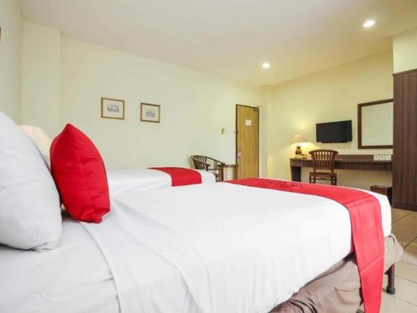 RedDoorz Plus near GBK Senayan : photo 2 de la chambre room #412395307