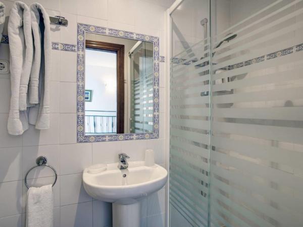 Hostal El Gallo : photo 4 de la chambre chambre simple avec salle de bains privative