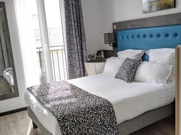 Hôtel Carré Vieux Port : photo 1 de la chambre chambre double avec balcon