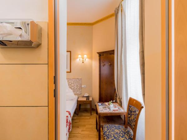 Parlamento Rooms : photo 6 de la chambre petite chambre double