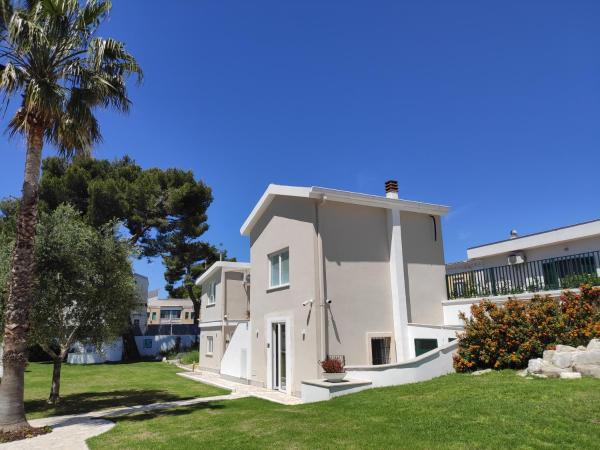 Artemisia B&B : photo 8 de la chambre chambre double ou lits jumeaux - vue sur piscine