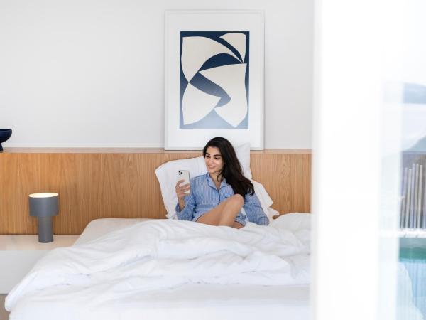 Lilium Hotel Santorini : photo 3 de la chambre suite lilium avec piscine privée