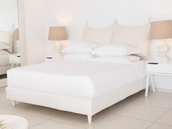 Lilium Hotel Santorini : photo 3 de la chambre chambre double supérieure avec bain à remous - vue sur caldeira