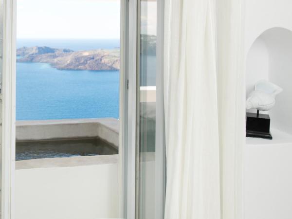 Lilium Hotel Santorini : photo 2 de la chambre chambre double supérieure avec bain à remous - vue sur caldeira