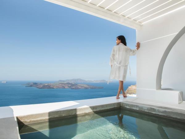 Lilium Hotel Santorini : photo 2 de la chambre suite lune de miel avec jacuzzi et vue sur volcan