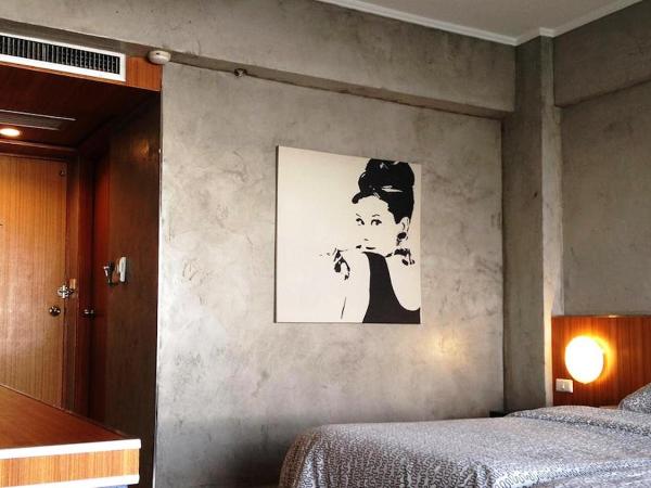 White Palace Bangkok : photo 10 de la chambre chambre lits jumeaux avec balcon