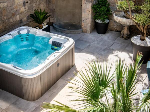 Antica Dimora Magi : photo 3 de la chambre suite de luxe avec baignoire spa