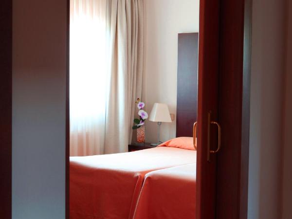 Hotel Escuela Madrid : photo 10 de la chambre chambre triple