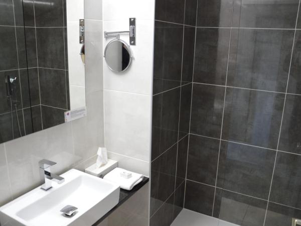 The Originals City Hôtel, Aéroport Beauvais : photo 2 de la chambre hébergement privilège - 2 chambres communicantes