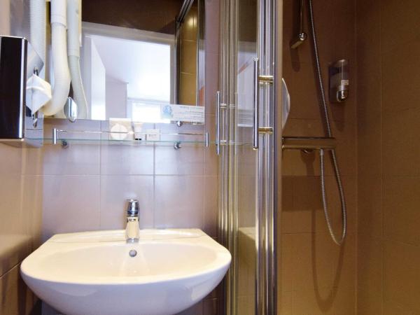 Alyss Saphir Cambronne Eiffel : photo 1 de la chambre chambre simple