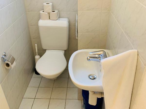 Residence zur Musegg : photo 7 de la chambre chambre simple avec toilettes et douche communes