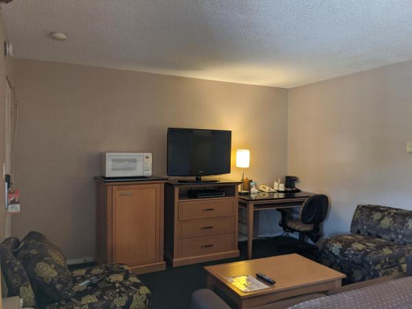 Howard Johnson by Wyndham Downtown Kamloops : photo 3 de la chambre suite lit king-size - non-fumeurs