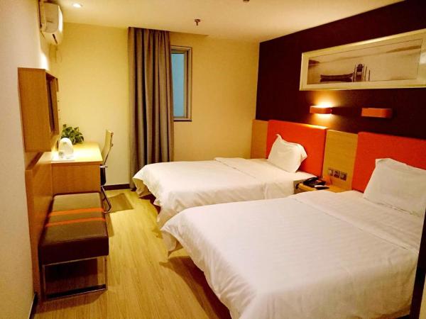 7Days Premium Wuhan Dunkou Economic Development Zone Dongfeng Company Subway Station Branch : photo 1 de la chambre chambre lits jumeaux