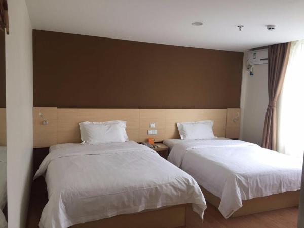 7Days Inn Chengdu Sports Centre Metro Station : photo 1 de la chambre chambre lits jumeaux confortable