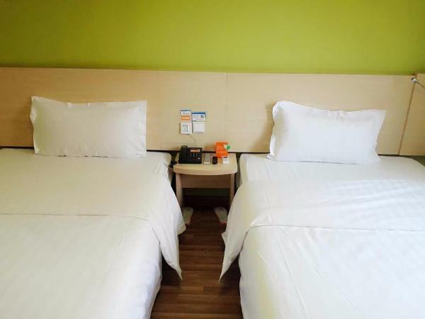 7Days Inn Xi'an Big Wild Goose Pagoda East Xiaozhao Road : photo 1 de la chambre chambre affaires lits jumeaux