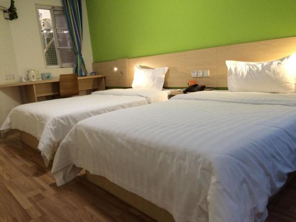 7Days Inn Chengdu Sichuan Normal University Chenglong Campus, Jingji Harbor : photo 1 de la chambre chambre affaires lits jumeaux
