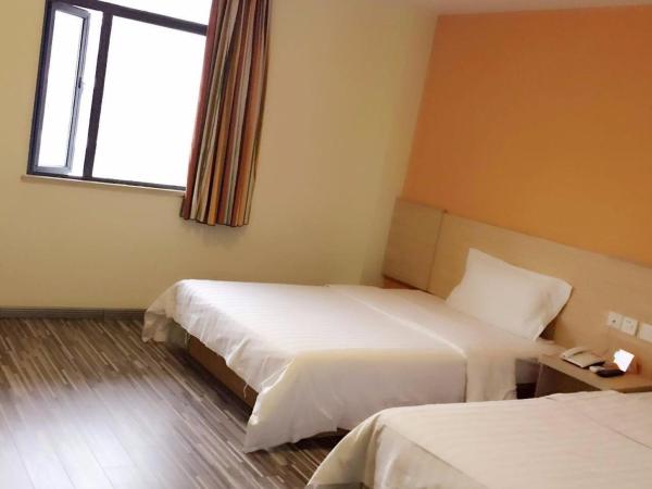 7Days Inn Wuhan Huaqiaocheng Happy Village : photo 1 de la chambre chambre affaires lits jumeaux