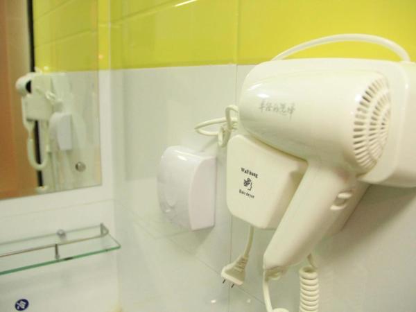 7Days Inn Dongguan Guanhui City Rail Dalang Town Station Branch : photo 2 de la chambre comfortable queen room