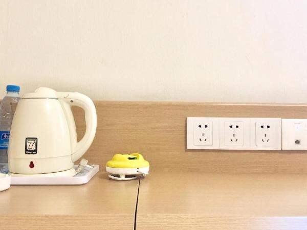 7Days Inn Chengdu Wuda Garden : photo 7 de la chambre chambre lits king-size