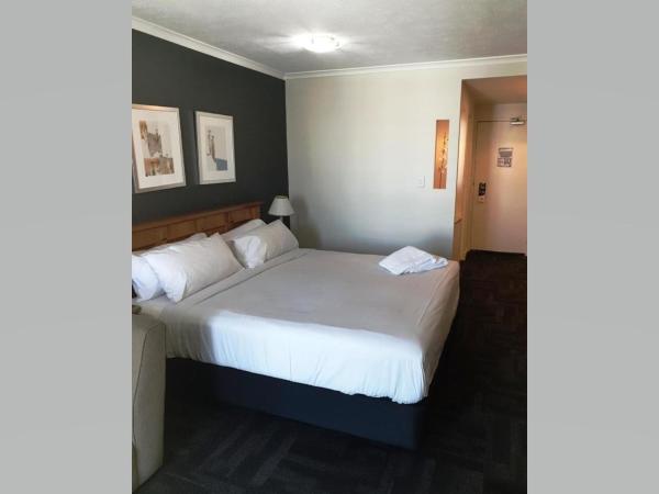 Airport Heritage Motel : photo 3 de la chambre chambre lit king-size deluxe