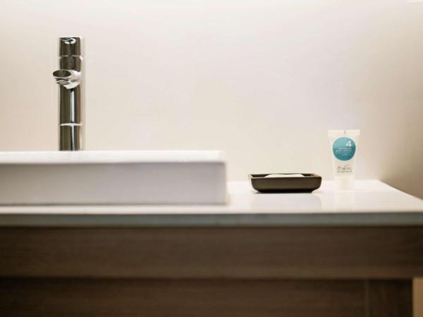 Hyatt Place Bangkok Sukhumvit : photo 2 de la chambre chambre lit king-size spéciale avec canapé-lit