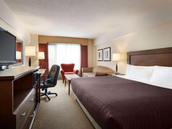 Travelodge Hotel by Wyndham Saskatoon : photo 2 de la chambre chambre lit king-size affaires - non-fumeurs