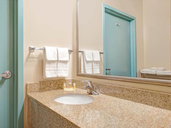 Days Inn by Wyndham Downtown St. Louis : photo 4 de la chambre chambre lit king-size deluxe - non-fumeurs