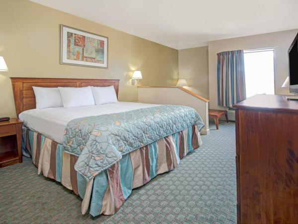 Days Inn by Wyndham Downtown St. Louis : photo 2 de la chambre suite studio lit king-size - non-fumeurs