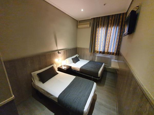 CH Plaza D'Ort Rooms IV : photo 3 de la chambre chambre lits jumeaux