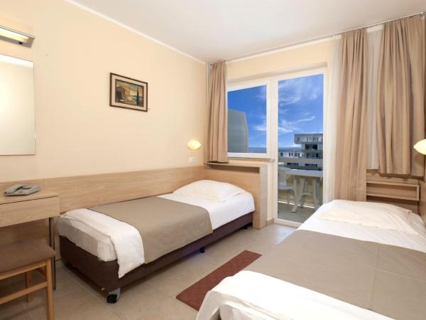Hotel Delfin Plava Laguna : photo 3 de la chambre chambre classique avec balcon - côté mer