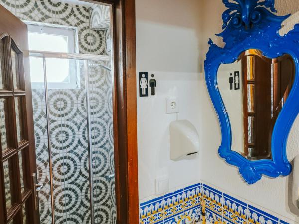 Help Yourself Hostels - Restelo : photo 1 de la chambre chambre familiale standard