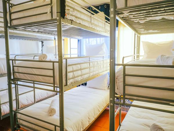 Help Yourself Hostels - Restelo : photo 9 de la chambre lit superposé dans dortoir mixte