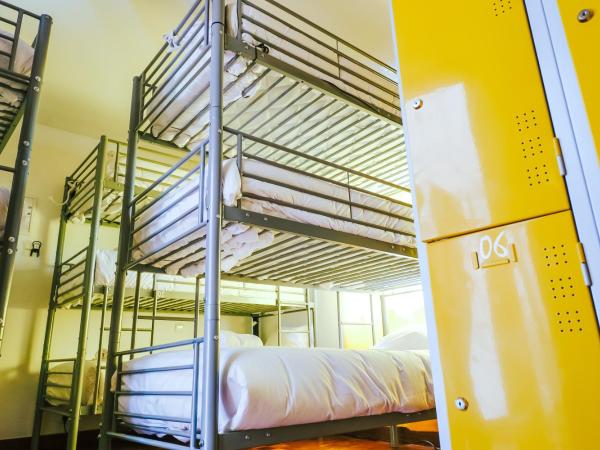 Help Yourself Hostels - Restelo : photo 10 de la chambre lit superposé dans dortoir mixte