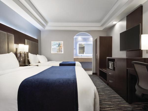 Days Inn & Suites by Wyndham Houston Hobby Airport : photo 1 de la chambre suite 1 lit king-size et 1 lit double - non-fumeurs