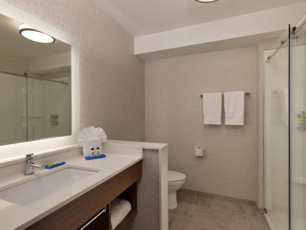 Holiday Inn Express & Suites - Portland Airport - Cascade Stn, an IHG Hotel : photo 1 de la chambre chambre standard avec 2 lits queen-size